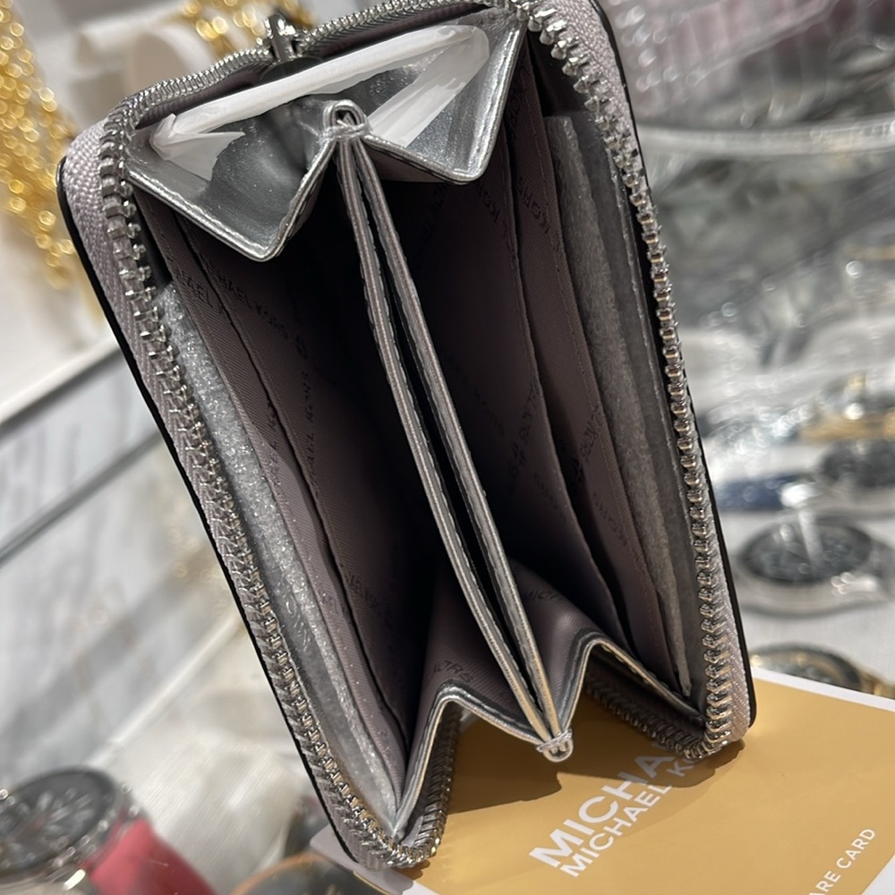Michael Kors Women Medium Logo Zip Around Card Case Coin Pouch Wallet Silver
NWT - Picture 9 of 16